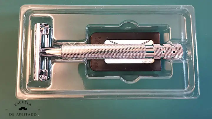 Embalaje interno de la afeitadora Wilkinson Sword Classic
